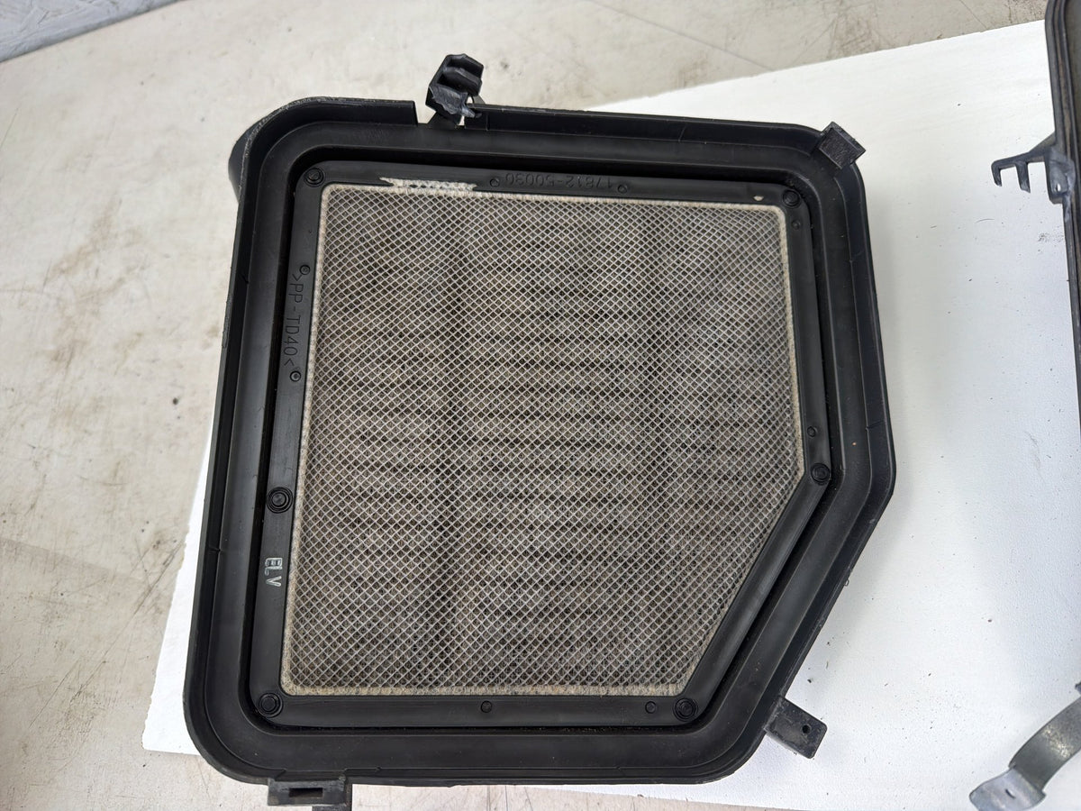 2006-2013 Lexus IS250 Engine Intake Air Filter Cleaner Box Housing Assembly OEM