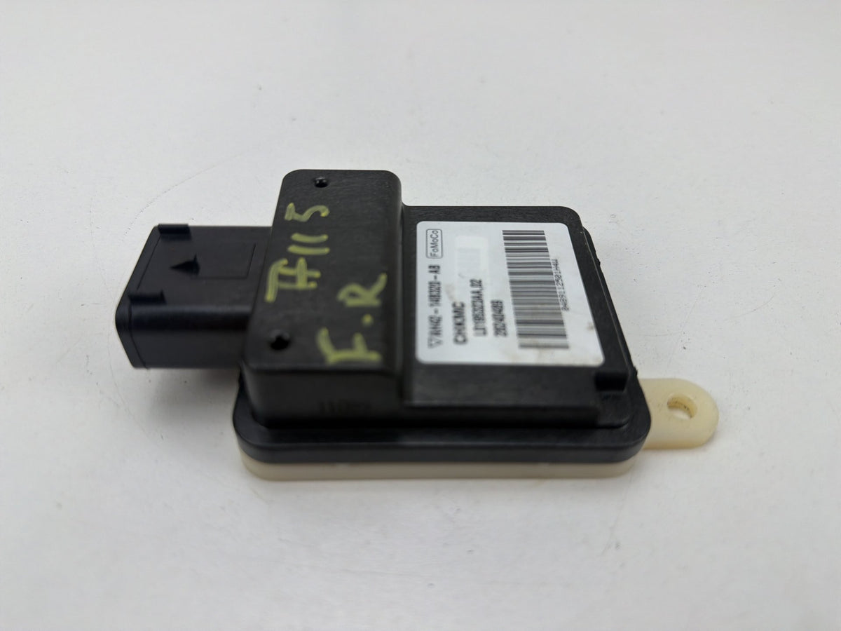2010-2013 Land Rover Range Rover Right Front Seat Occupant Detection Module OEM
