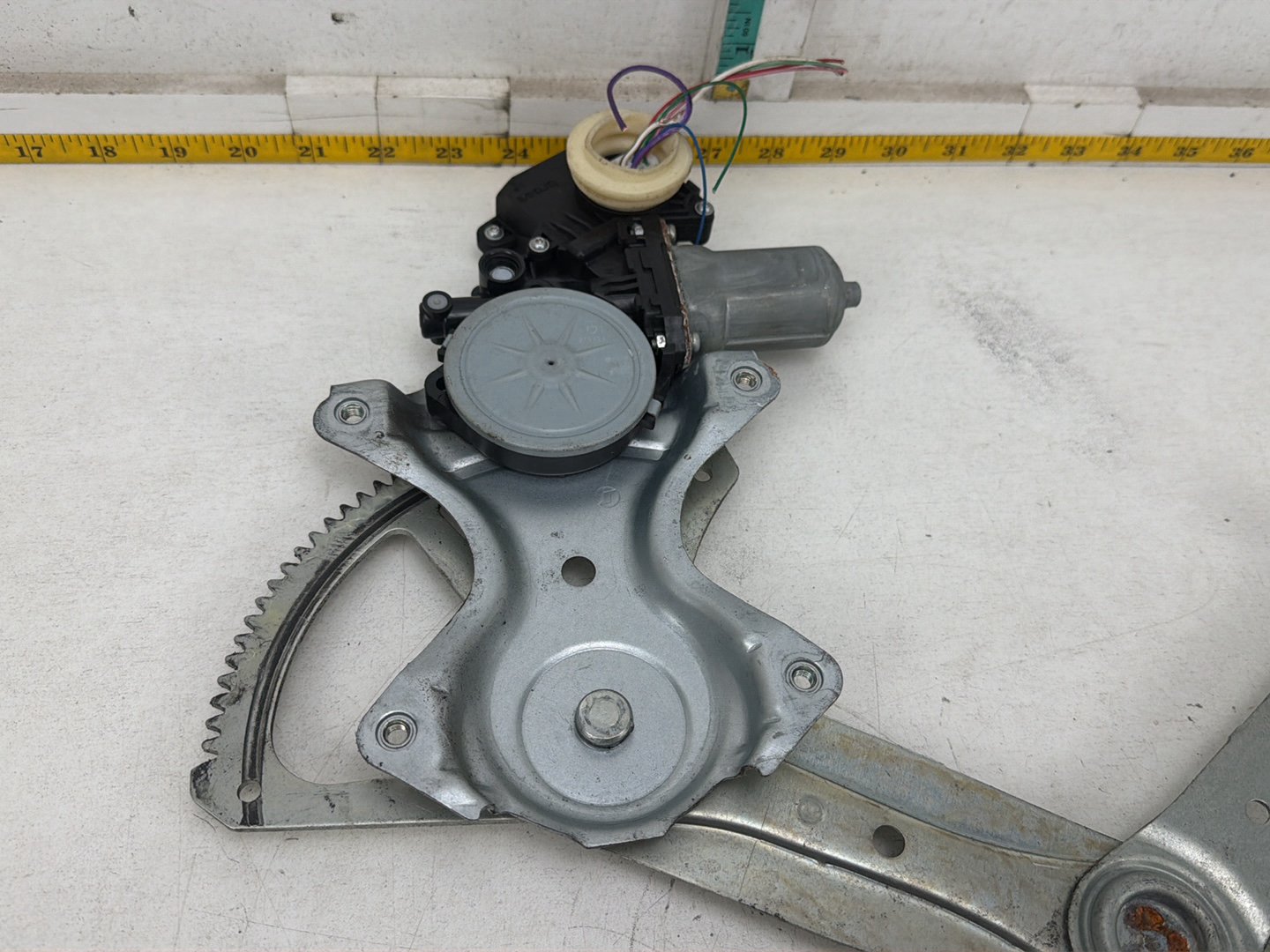 2007-2012 Lexus ES350 S190 Front Right Window Regulator & Motor 85701-33010 OEM
