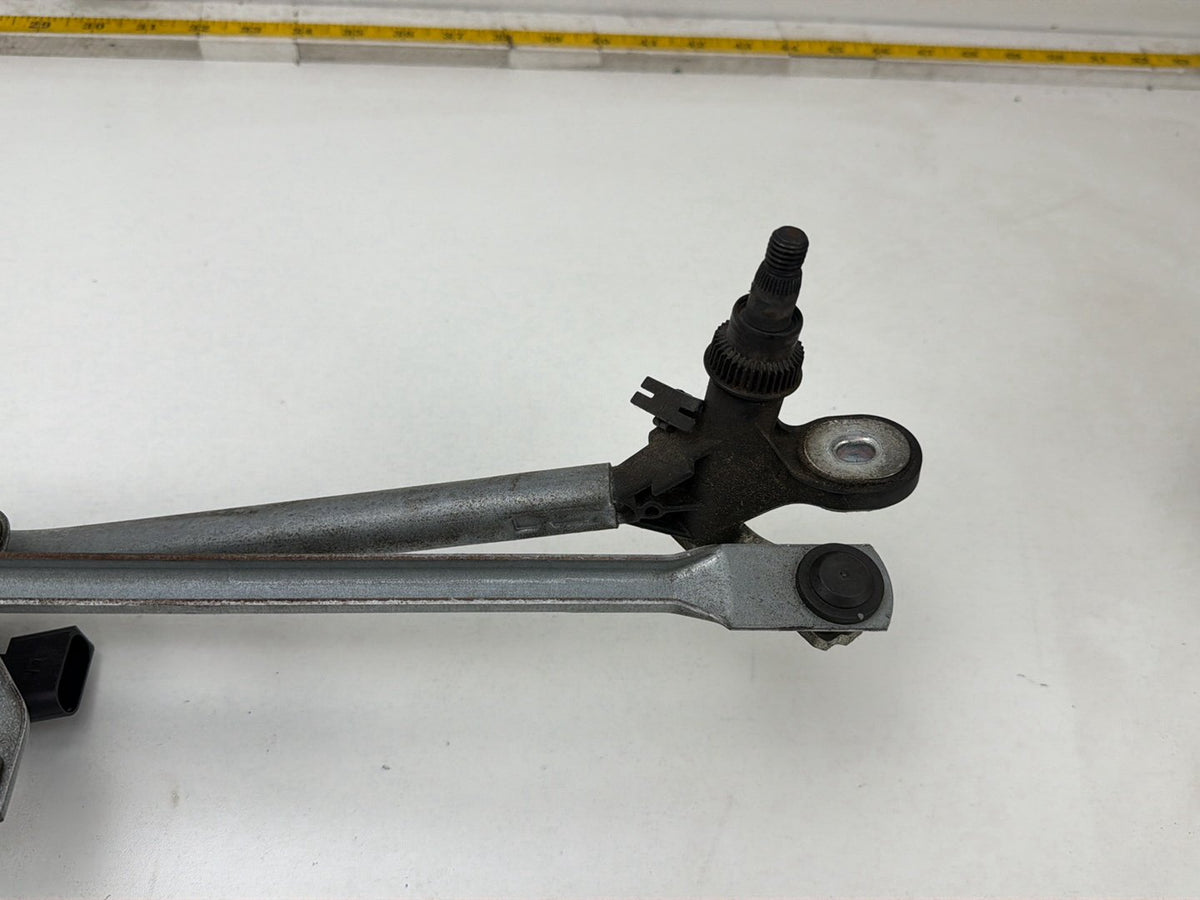 2010-2015 BMW X1 E84 Front Windshield Wiper Motor Transmission Linkage Assembly