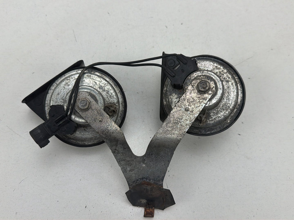 2013-2016 Lincoln MKZ High & Low Note Tone Horn Alarm Dual Siren E3-0055306 OEM