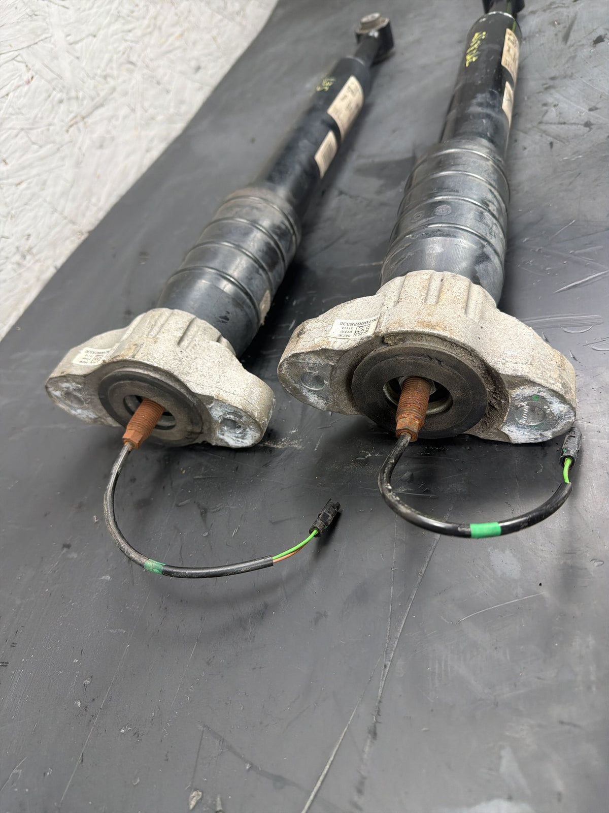 2014-2017 Maserati Quattroporte Rear Left Right Shock Absorber Struts Pair OEM