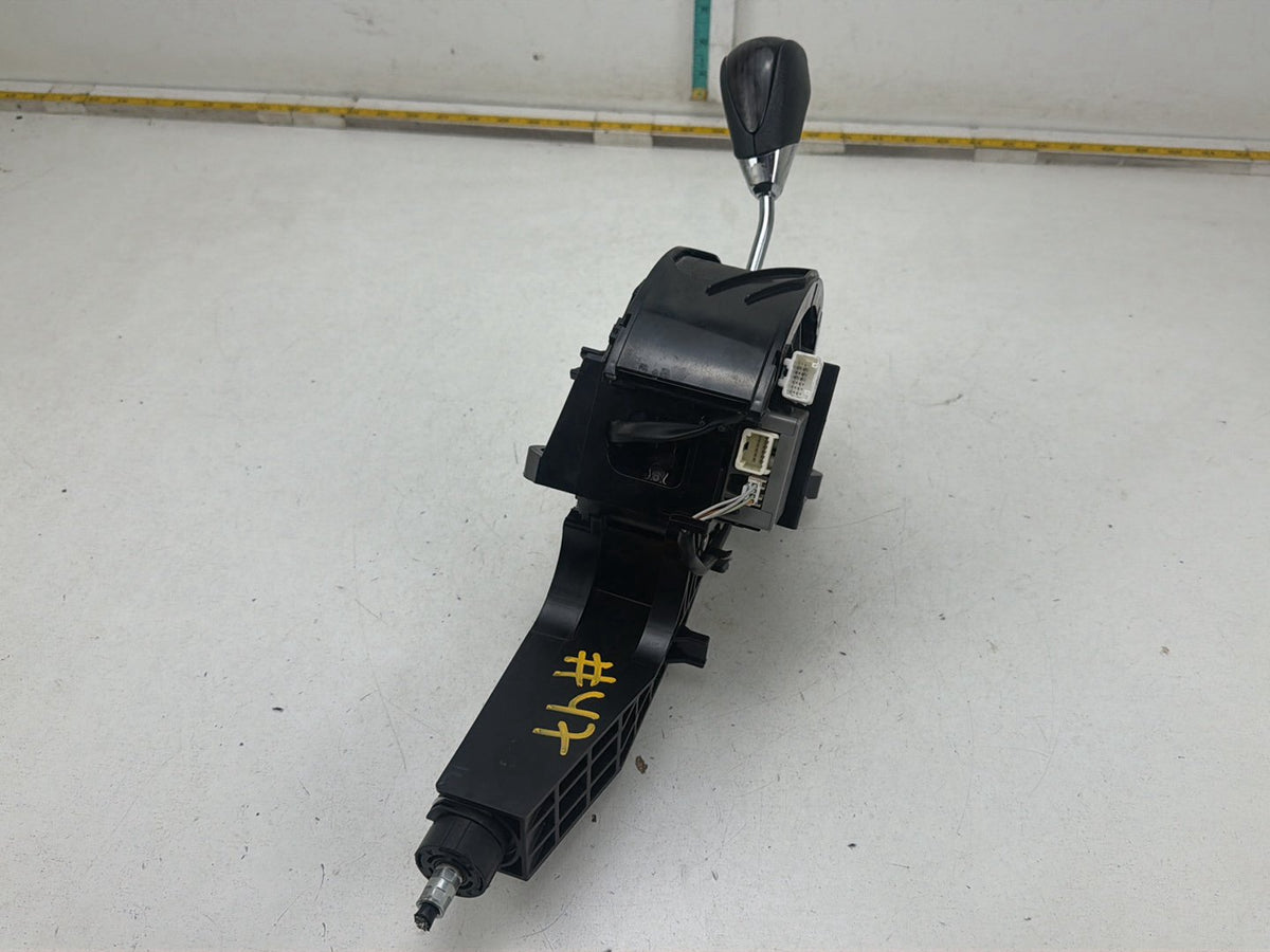 2015-2018 Toyota Sienna Automatic Transmission Shifter Selector Assembly OEM
