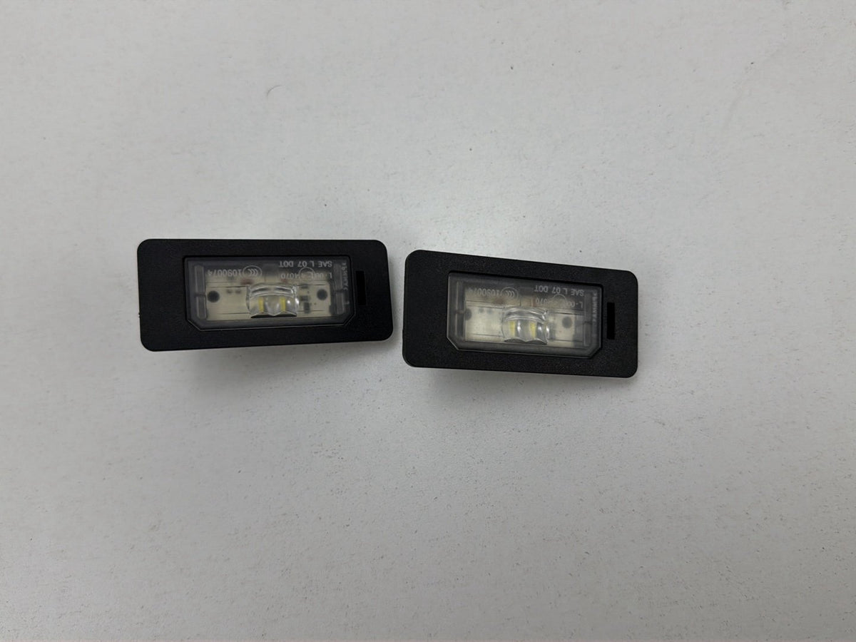 2012-2014 BMW X1 E84 SUV Rear License Plate Light I090074 OEM