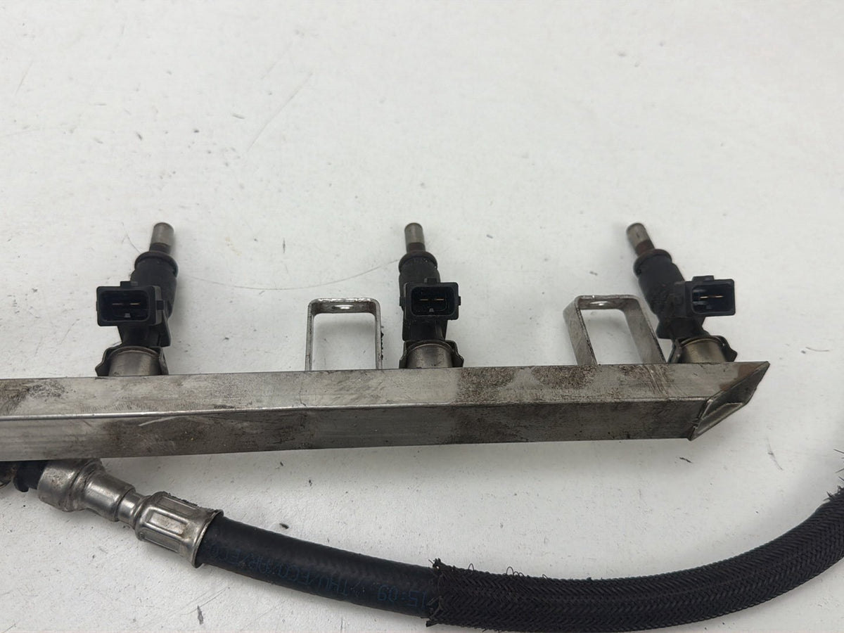 2008-2010 BMW 528i E60 Fuel Injection Rail w/ Injectors 7551498 OEM