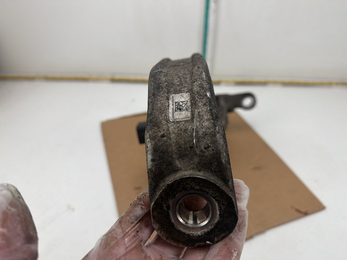 2014-2017 Maserati Ghibli Left Side Wheel Spindle Steering Knuckle OEM
