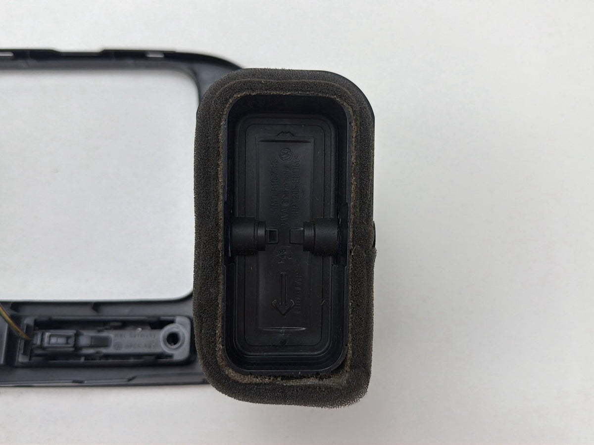 2013-2017 Volkswagen Tiguan Centre Dash Radio Climate Bezel Trim Vent Air OEM