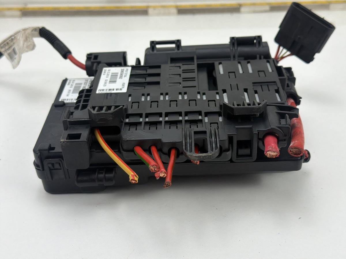 2015-2018 Volvo S60 - Engine Bay Fuse Box 30659092 OEM