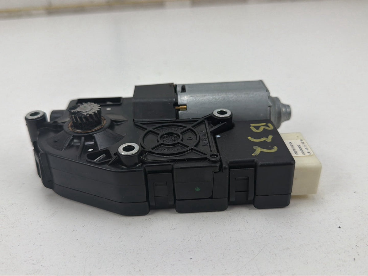 2010-2017 Mercedes-Benz E-Class Panoramic Sun Roof Motor A2079060900 OEM