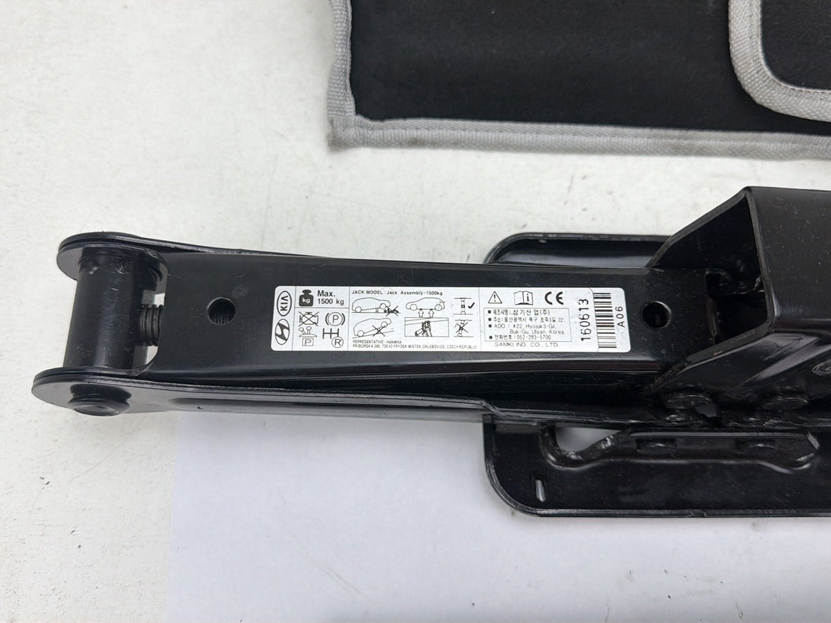 2015-2018 Kia Sedona Spare Tire Jack Scissor Lug Wrench Tow Hook Tool Kit OEM