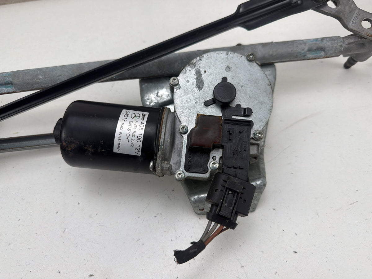 2006-2013 Mercedes-Benz R350 Front Windshield Wiper Linkage w/ Motor OEM