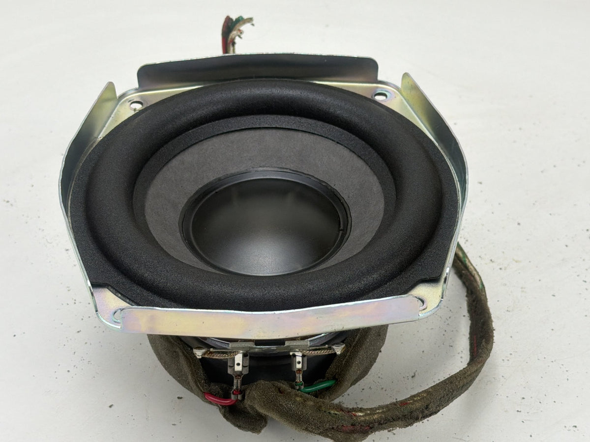 2007-2014 GMC DENALI GMT900 Center Console Audi Radio Bose Subwoofer Speaker OEM