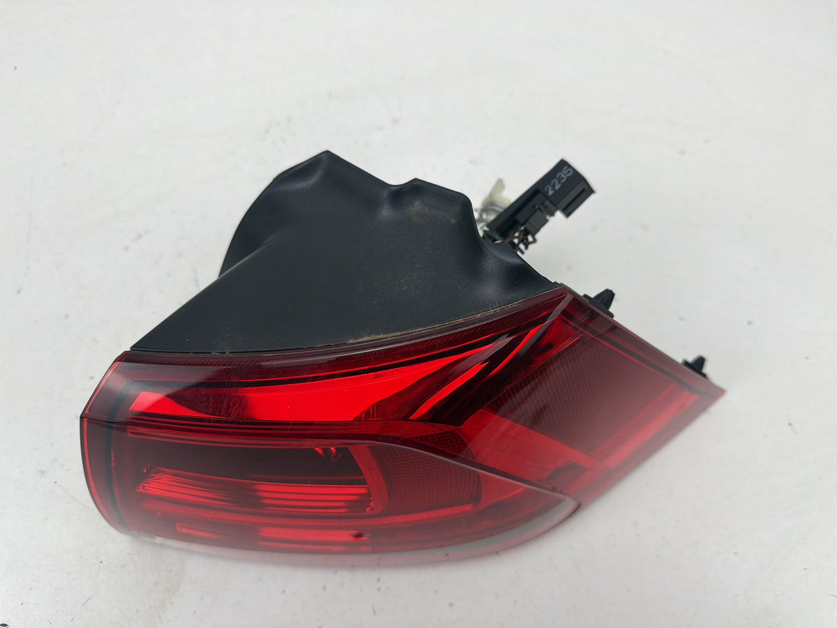 2015-2017 Volkswagen Golf Rear Right Passenger Quarter Outer Tail Light Lamp Oem