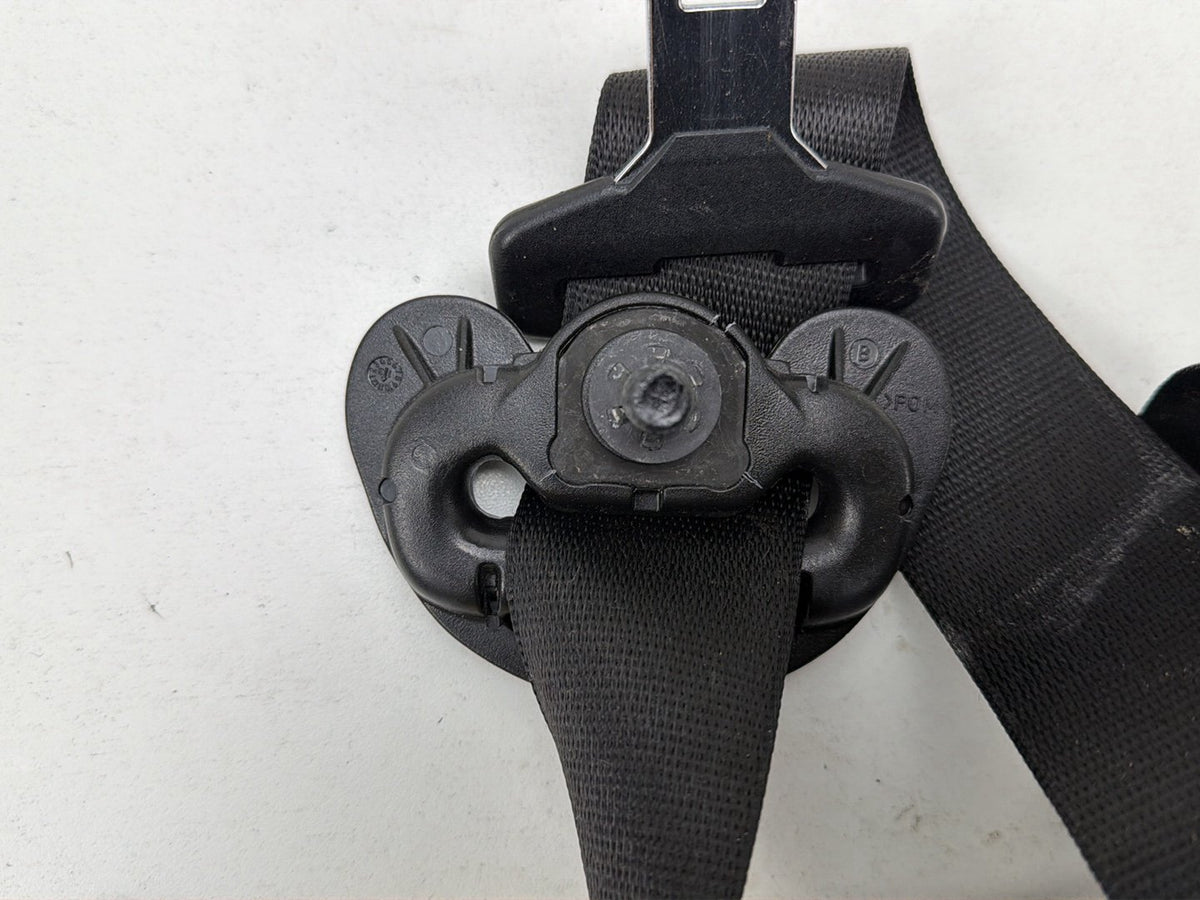 2013-2014 BMW X1 E84 SUV Front Right Seat Belt 34061695 OEM