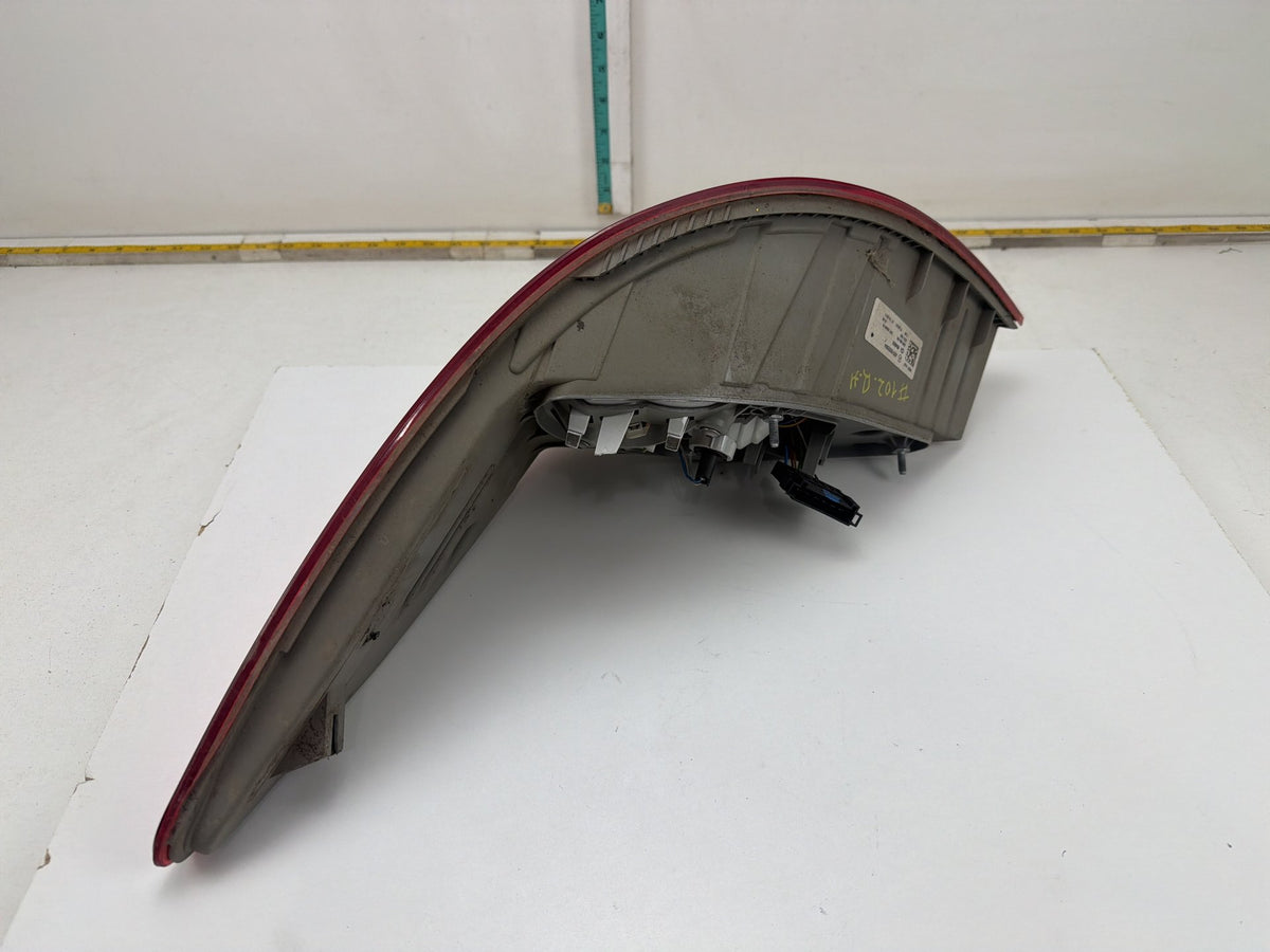 2011-2013 Mercedes-Benz R350 Right Passenger Side Tail Light A2518202064 OEM