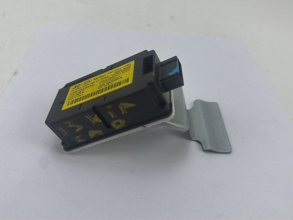 2014-2016 Kia Cadenza Tire Pressure Monitor Sensor TPMS Module 95800-3R300 OEM