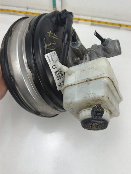 2012-2016 BMW 528i Power Brake Booster Master Cylinder w/ Reservoir 6796726 OEM
