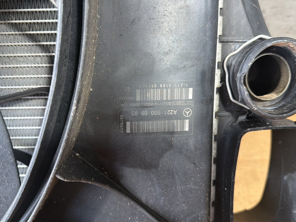 2007-2013 Mercedes-Benz S500 W221 Engine Radiator w/ Cooling Fan A2215000993 OEM