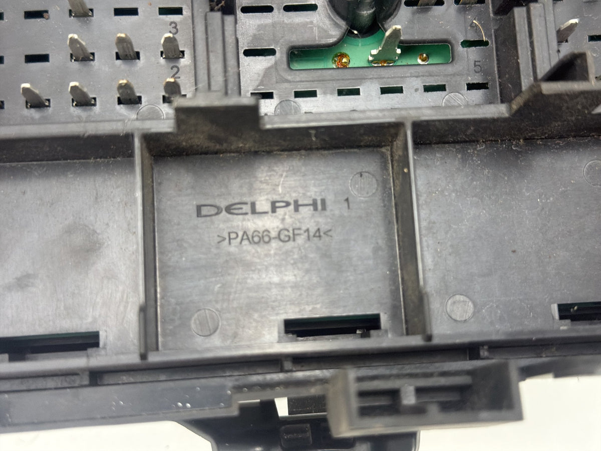 2006-2008 Chevy Cobalt 2.2L Engine Fuse Box OEM
