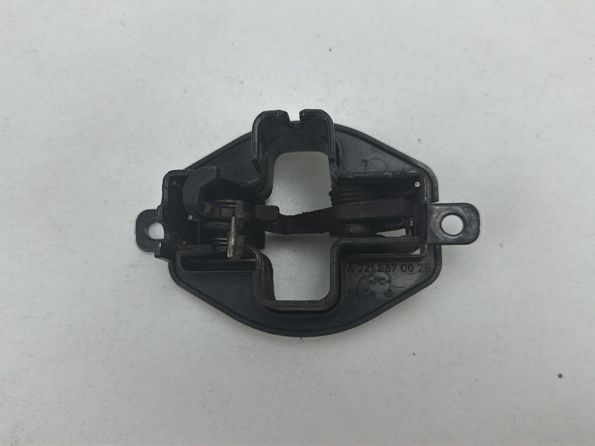 2007-2013 Mercedes-Benz S-Class 550 W221 Hood Latch Lock A2218870025 OEM