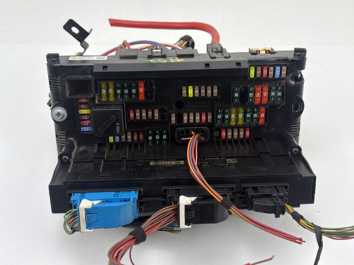 2011-2016 BMW 535I 528I 535I XDrive 5 Series Front Power Distribution Box OEM