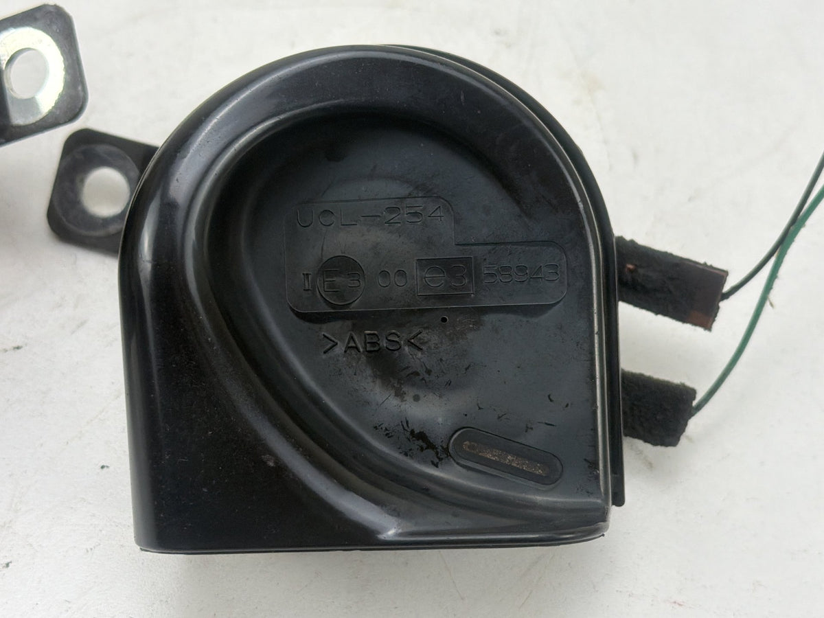 2013-2018 Nissan Altima High Low Tone Dual Snail Horn Set E358943 OEM