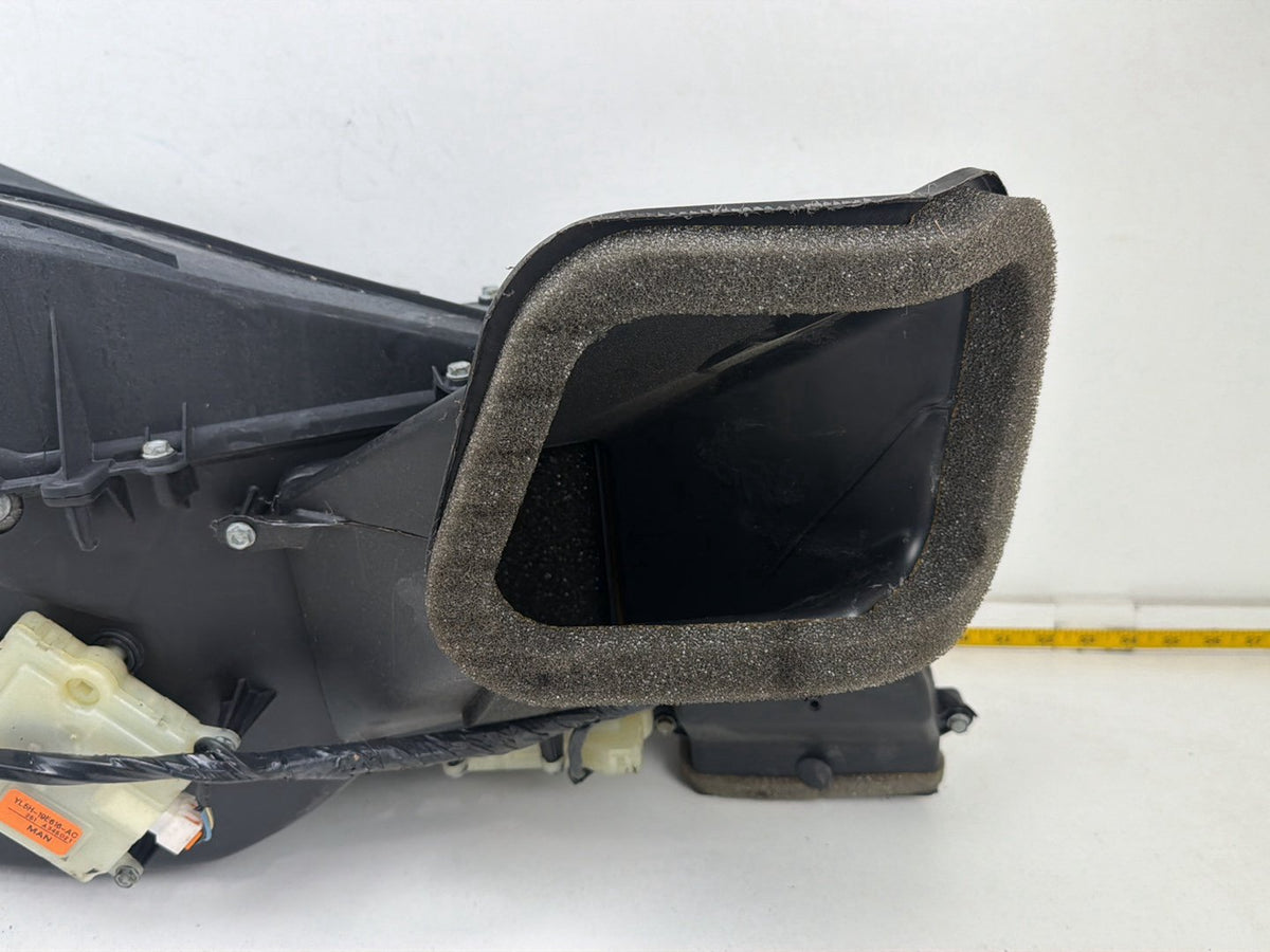 2003-2004 Lincoln Navigator U228 Rear A/C Evaporator Heater Core Housing Box OEM