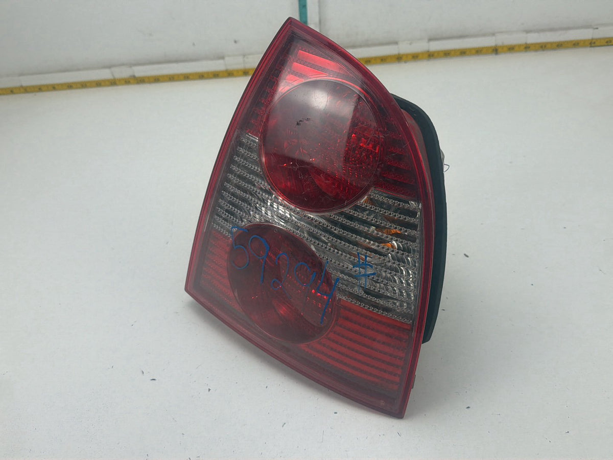 2001-2005 Volkswagen Passat Rear Right Passenger Tail Light 28408015 OEM