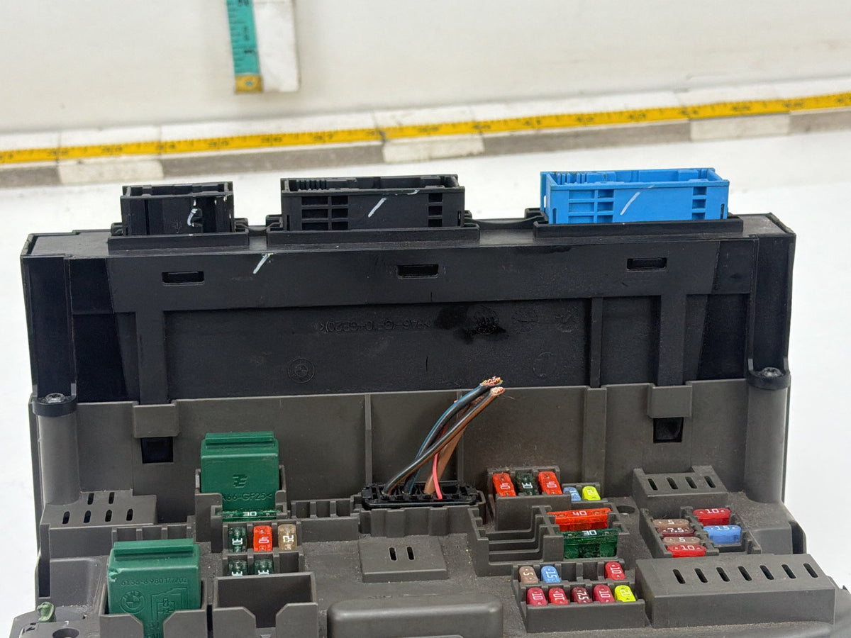 2010-2013 BMW X5 Fuse Box Junction Box Wire Harness Connector Plug 693168903 OEM