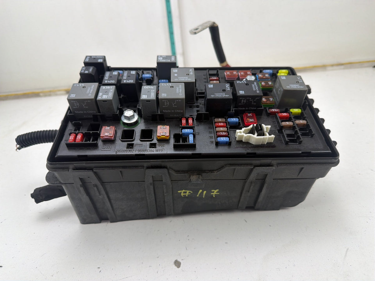 2011-2016 Chevrolet Cruze Engine Bay Power Fuse Box Relay Block 42353366 OEM