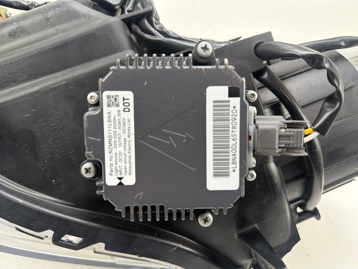 2007-2008 Nissan Maxima Front Right Passenger Side Xenon HID Headlight OEM