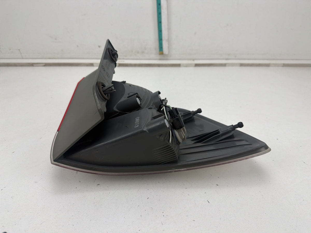 2011-2013 Dodge Durango Rear Right Passenger Side Tail Light 55079136AG OEM