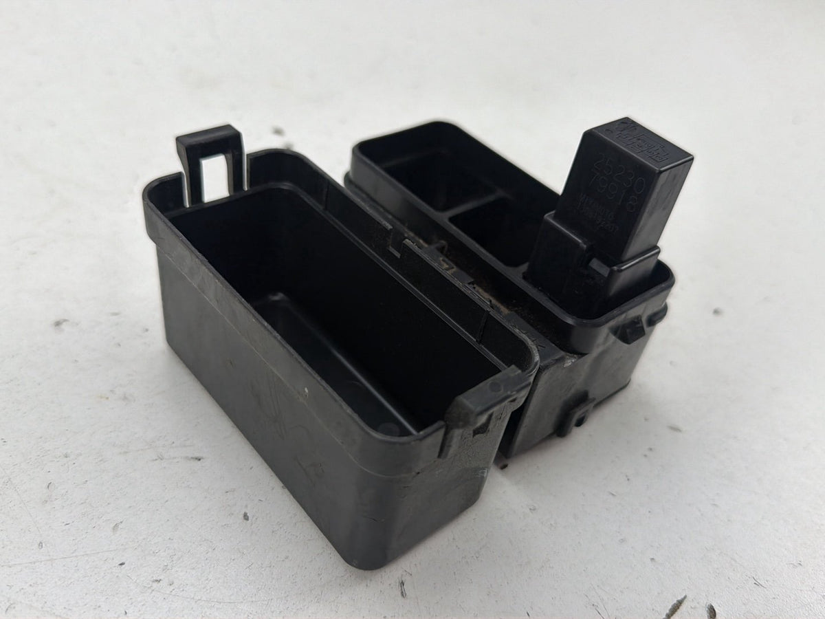 2014-2019 Infiniti Q50 V37 - Wiper Fuse Box Relay K1538265F10 OEM