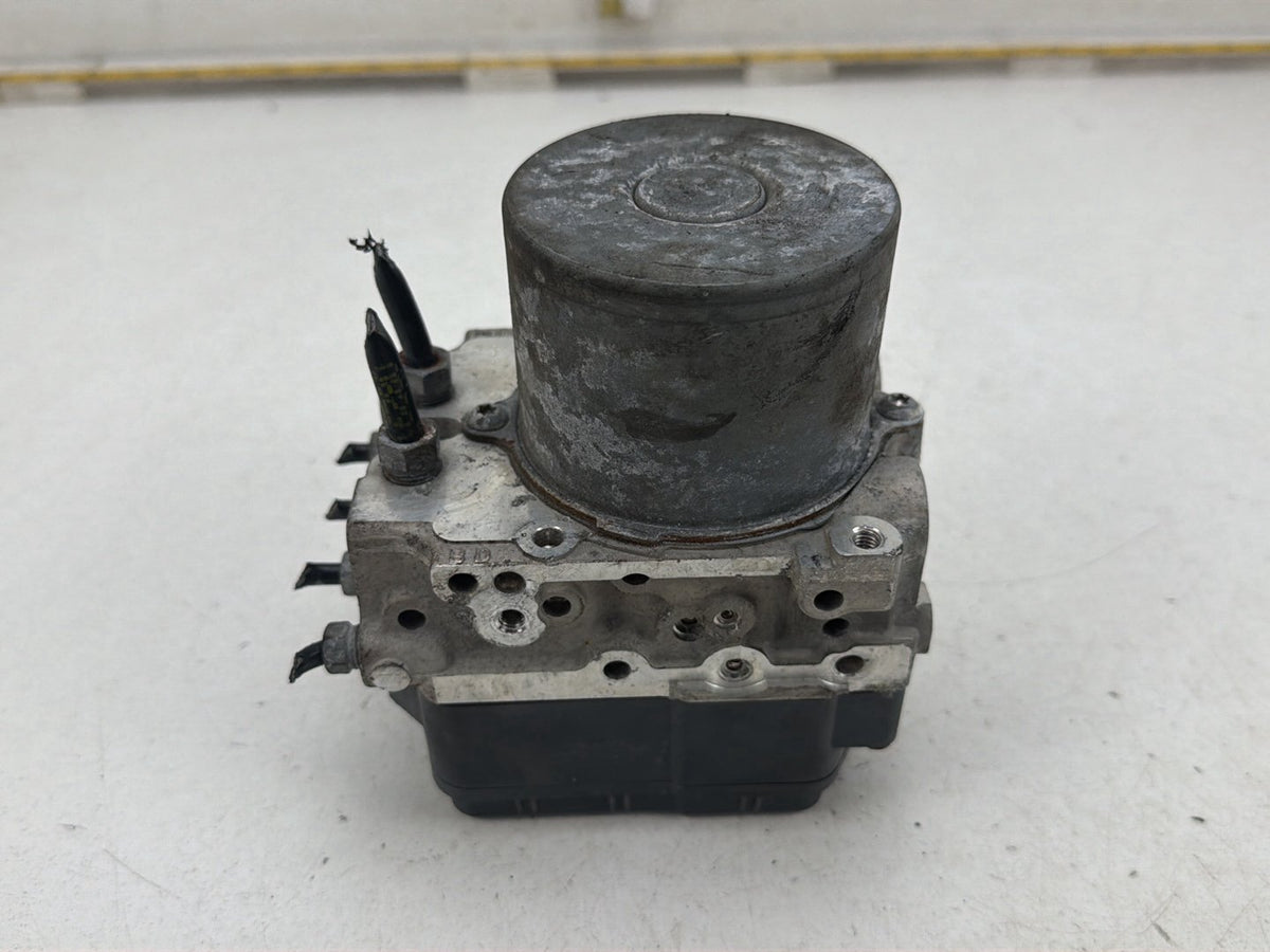 2017-2018 Toyota Sienna L30-3.5L ABS Anti-Lock Brake Pump Control 44540-08260 OEM