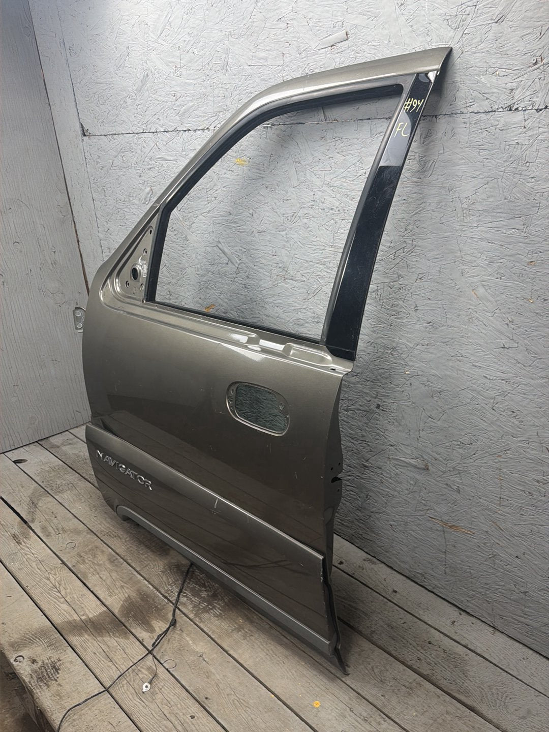 2003-2006 Lincoln Navigator U228 - Left Front Door Shell OEM