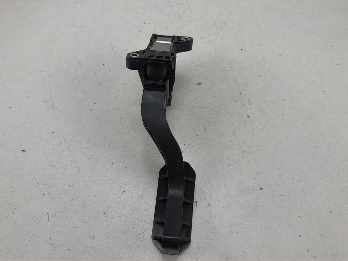 2015-2020 Toyota Sienna Front Driver Left Accelerator Gas Pedal Assembly OEM