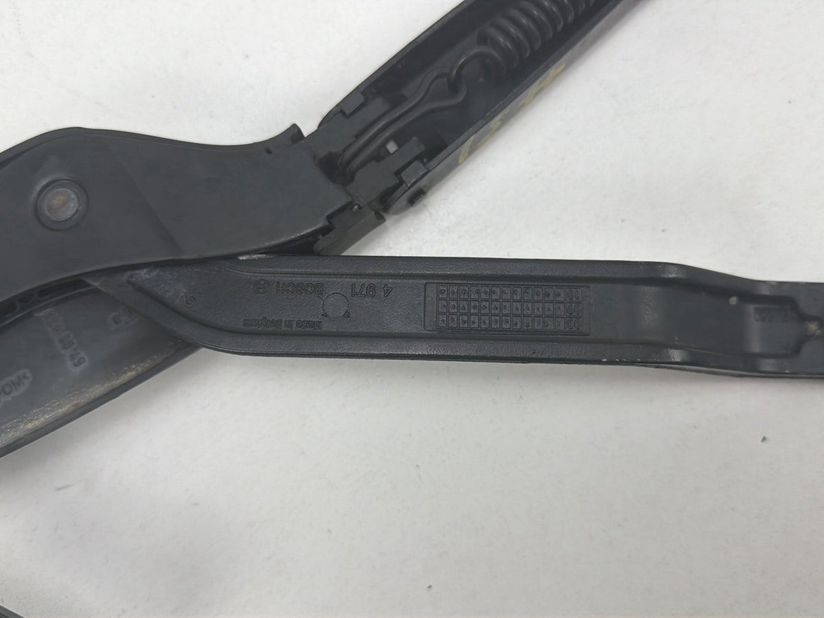 2007-2013 Mercedes-Benz S-Class 550 W221 Front Wiper Arm Pair A2218200144 OEM