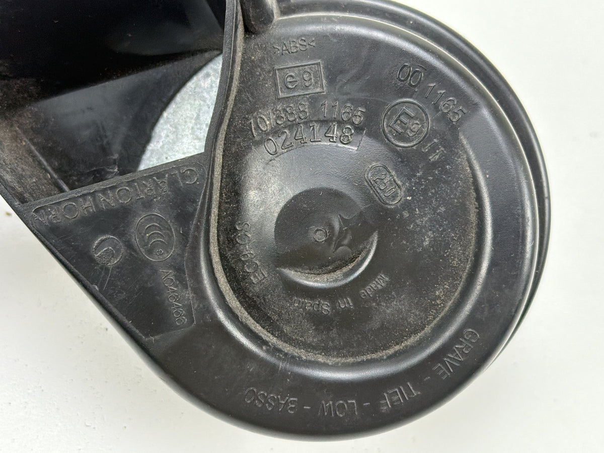 2012-2018 Audi A7 Dual Tone High Low Pitch Horn Set 4G0951221 4G0951223 OEM