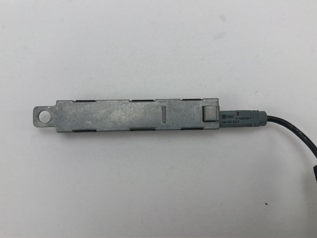 2010-2015 Volkswagen Beetle Antenna Booster Amplifier 5C3035552C OEM