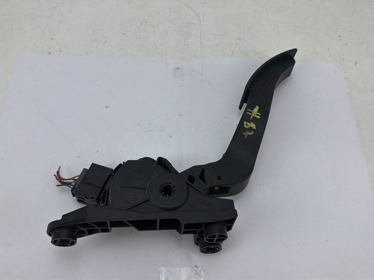 2015-2018 Kia Sedona Accelerator Gas Pedal Assembly Sensor Unit 32700-A9110 OEM