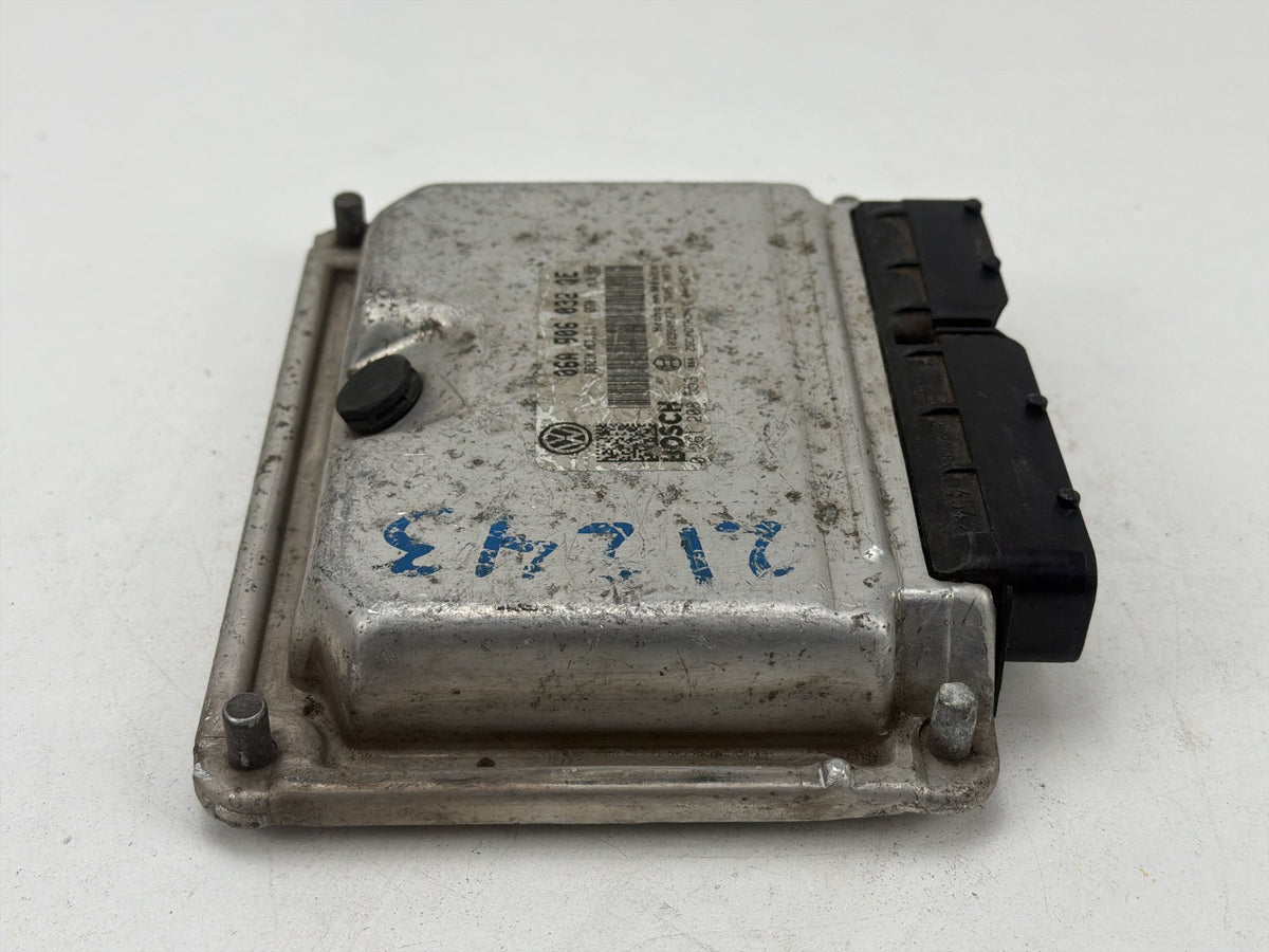 2005 Volkswagen Jetta 2.5L Engine Control Module Unit ECU 06A906032QE OEM