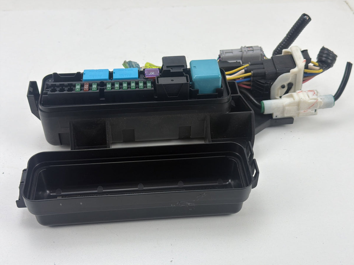 2010-2015 Lexus IS250C Convertible Rear Relay Fuse Box 82241-53010 OEM