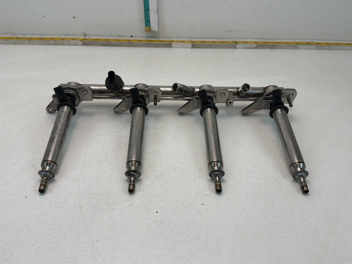2012-2018 Mercedes-Benz S-Class W221 Right Fuel Rail Injectors A2780780645 OEM