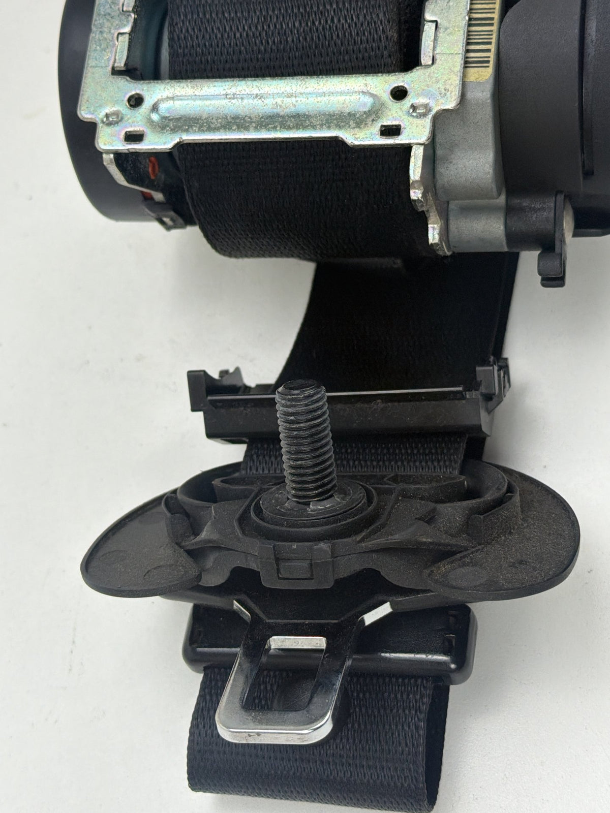2011-2013 BMW 550i xDrive F10 Front Left Driver Side Seat Belt Retractor OEM