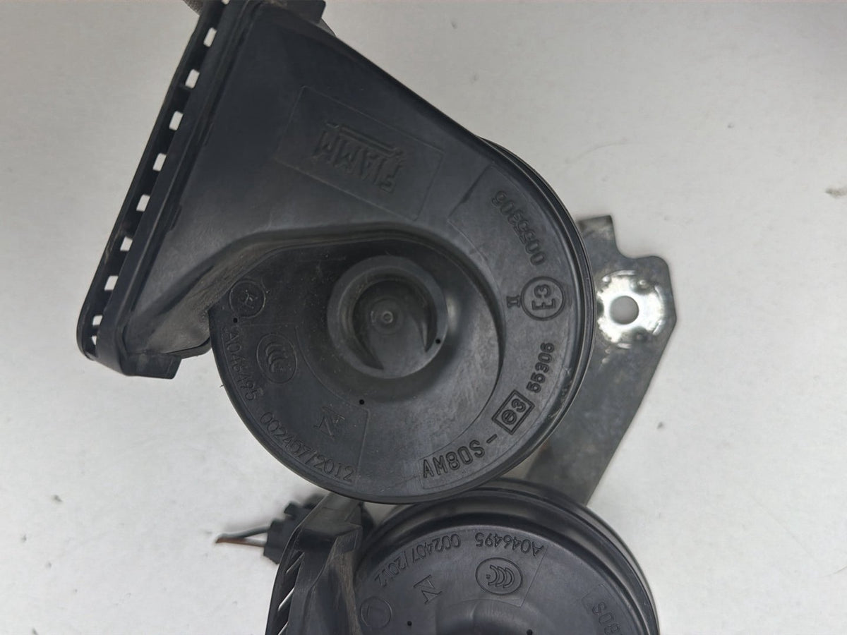 2011-2016 Chevrolet Cruze J300 Low & High Pitch Tone Horn Set AO46495 OEM