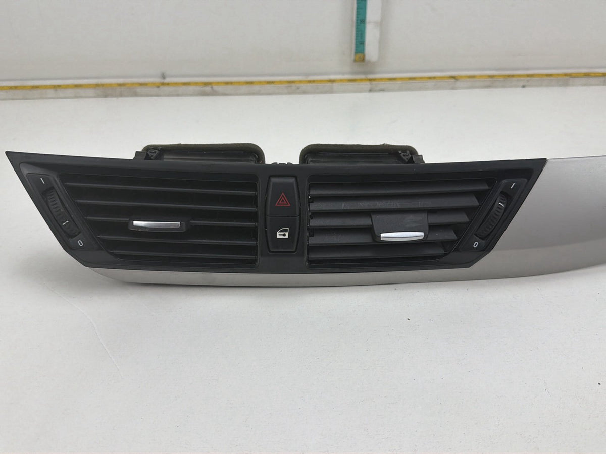 2013-2014 BMW X1 E84 SUV Dash Air Vent Centre OEM