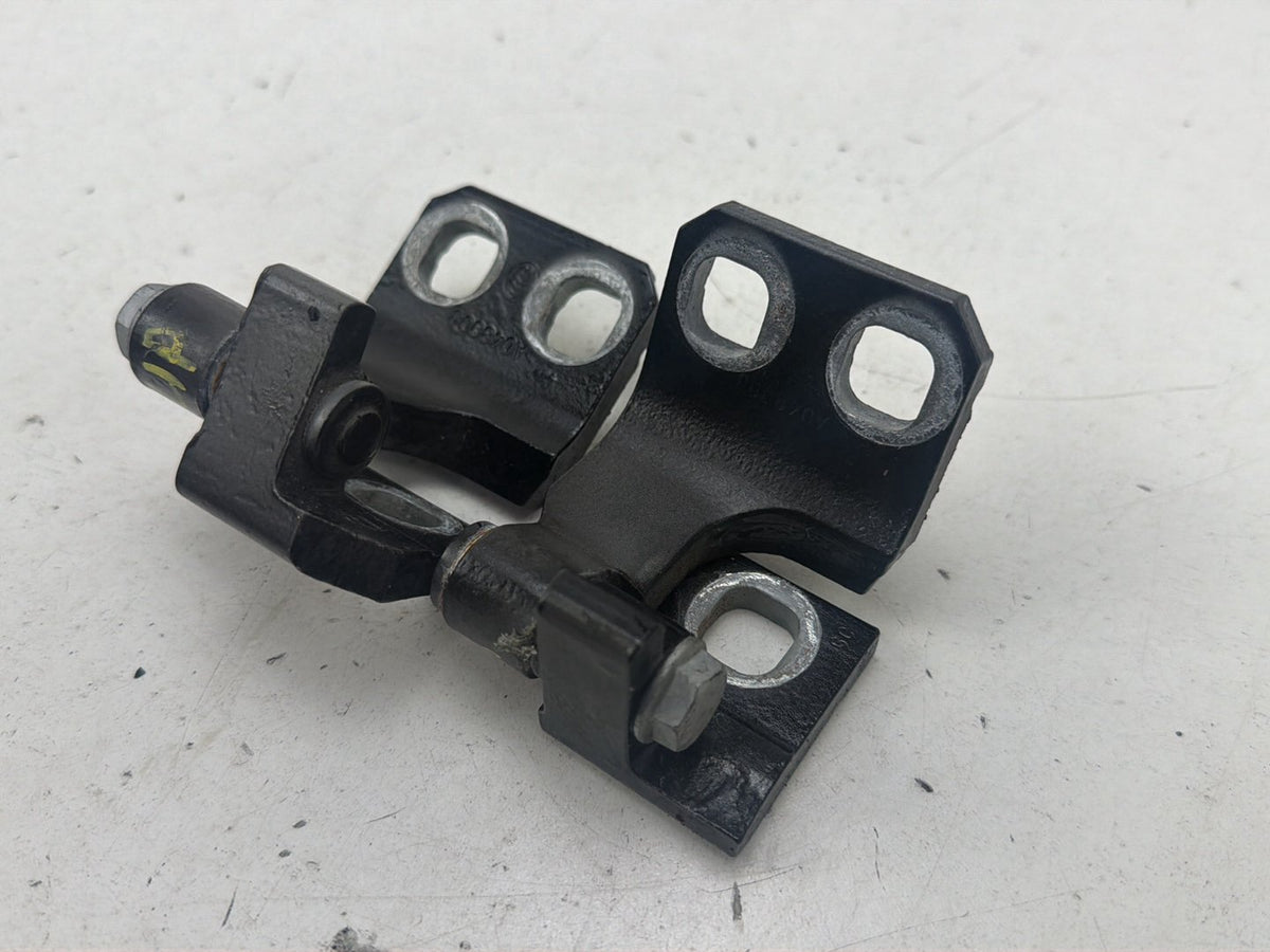 2014-2017 Maserati Ghibli III M157 Front Right Upper-Lower Door Hinge Pair OEM
