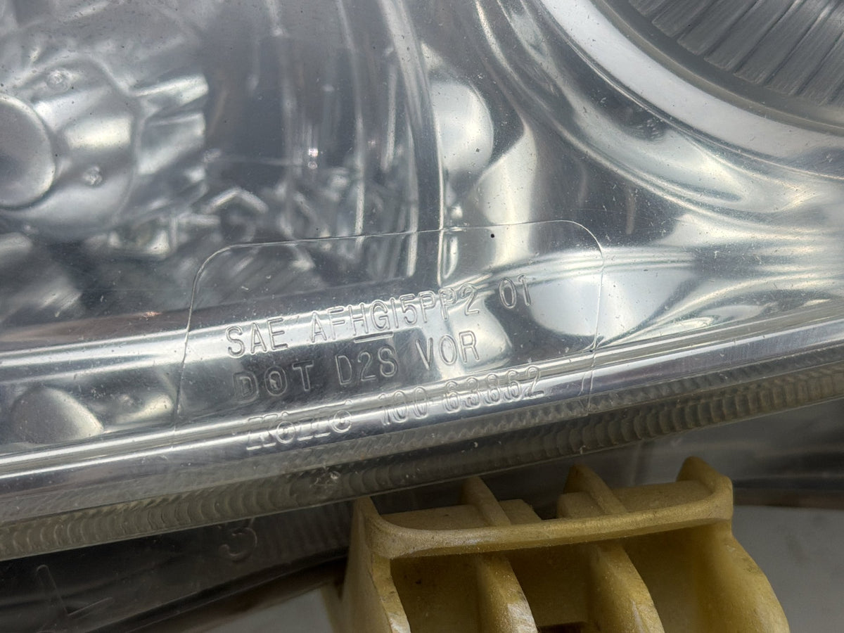 2007-2008 Infiniti G35 Front Right Passenger Hid Xenon Headlight OEM