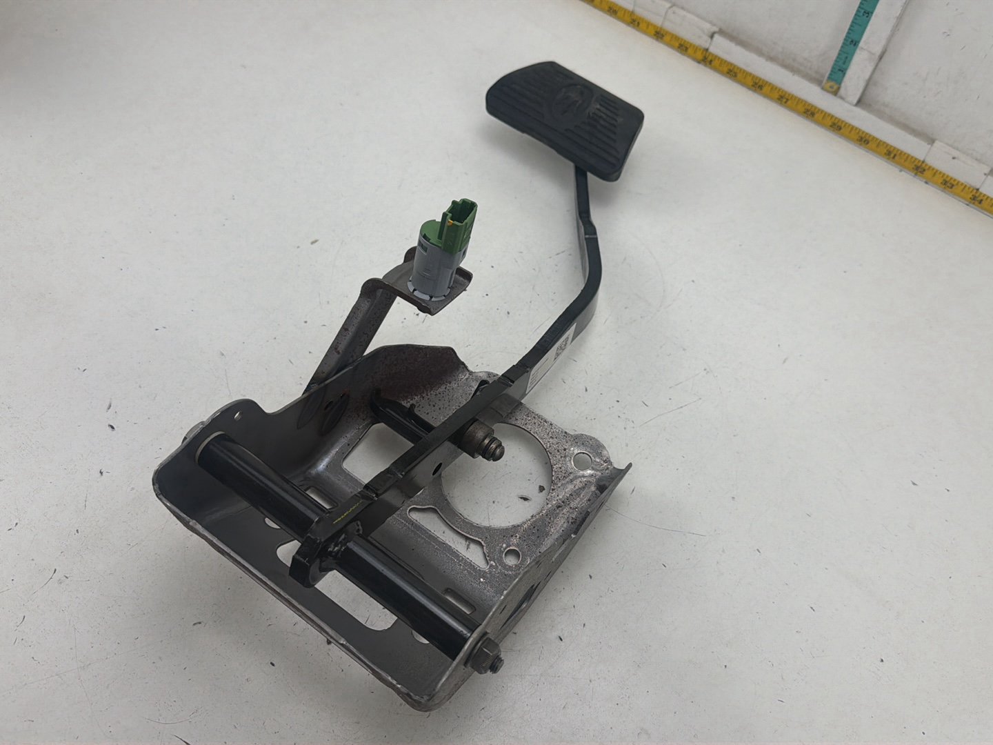 2014-2017 Maserati Ghibli III M157 Pedal Brake Stop Foot With Pad Bracket OEM