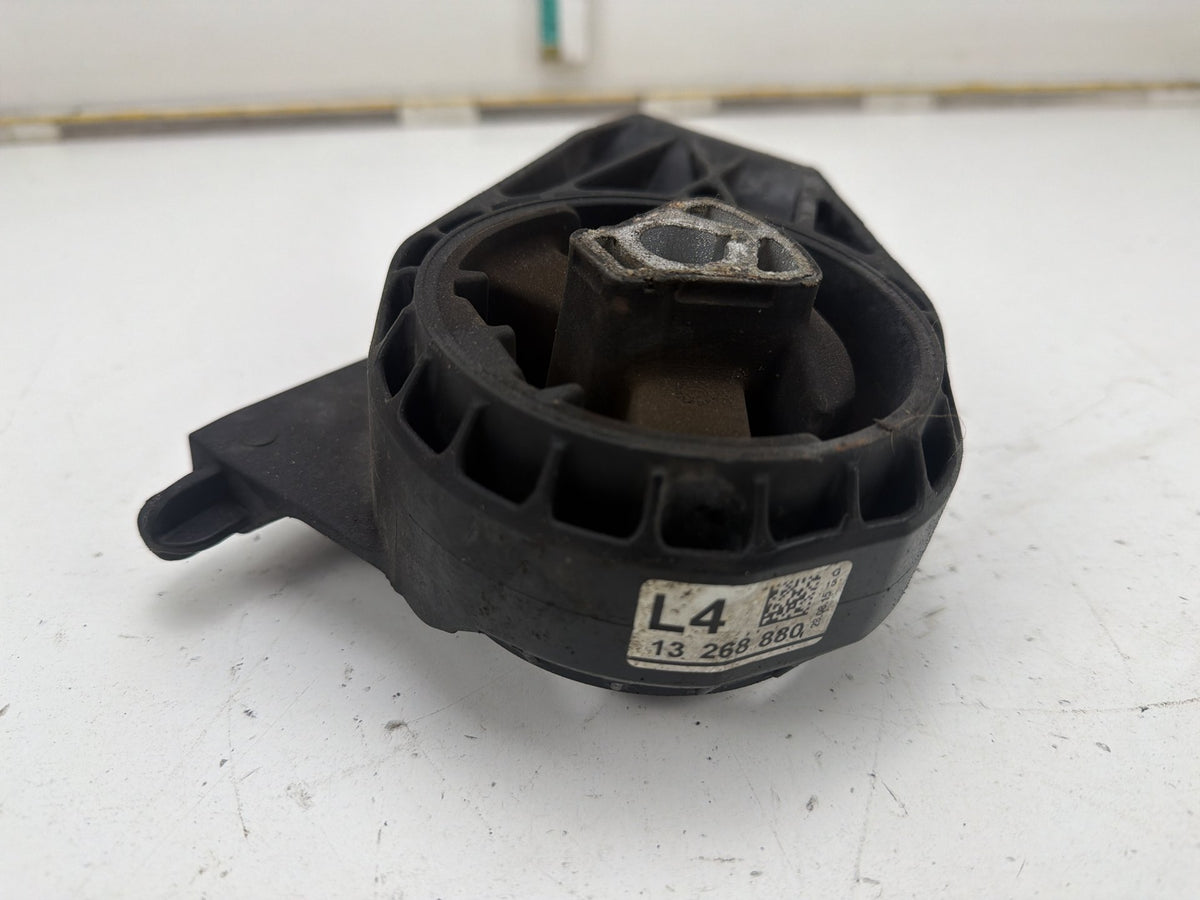 2011-2016 Chevrolet Cruze J300 1.4L Front Automatic Transmission Mount OEM